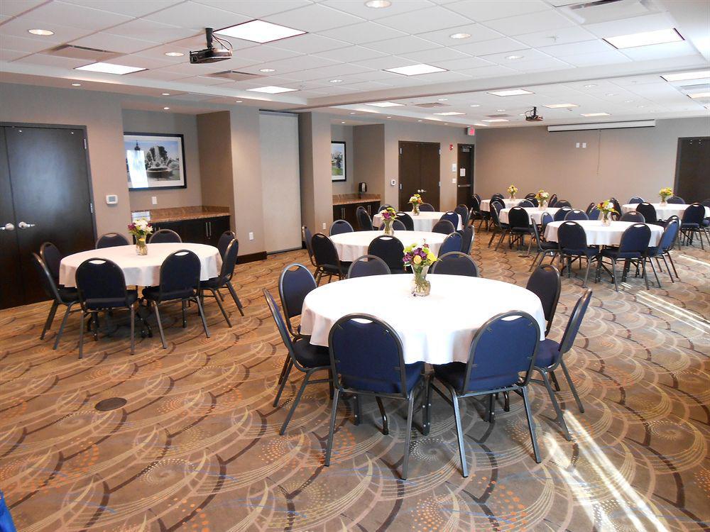 Holiday Inn Express & Suites Overland Park By Ihg Bagian luar foto