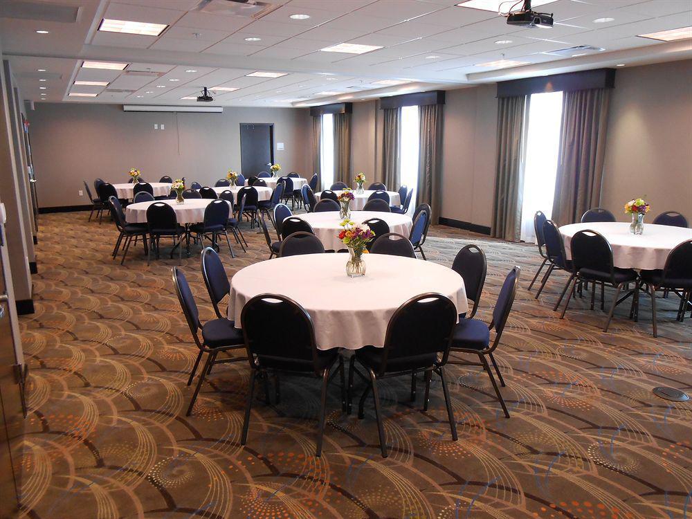 Holiday Inn Express & Suites Overland Park By Ihg Bagian luar foto