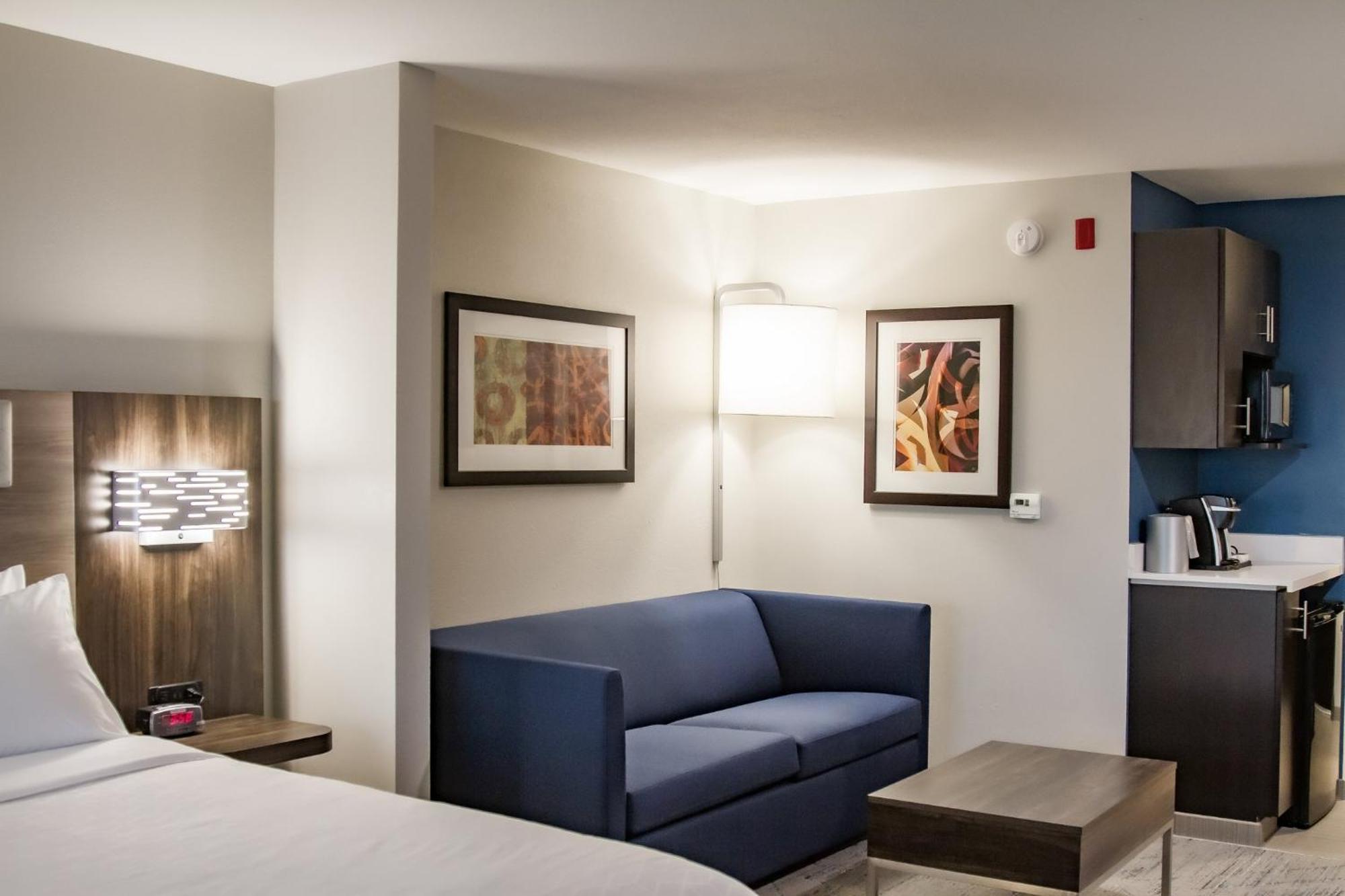 Holiday Inn Express & Suites Overland Park By Ihg Bagian luar foto