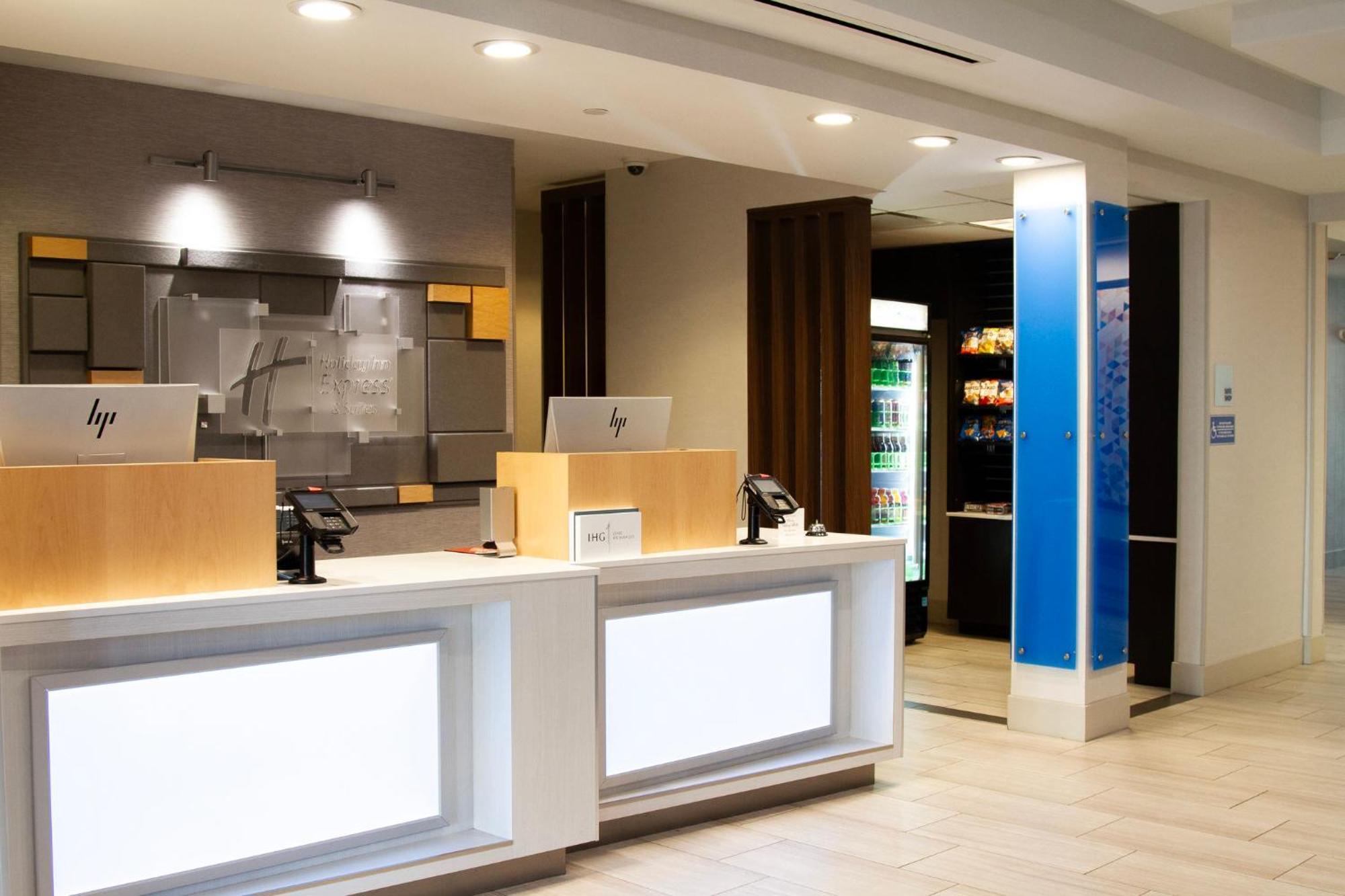 Holiday Inn Express & Suites Overland Park By Ihg Bagian luar foto