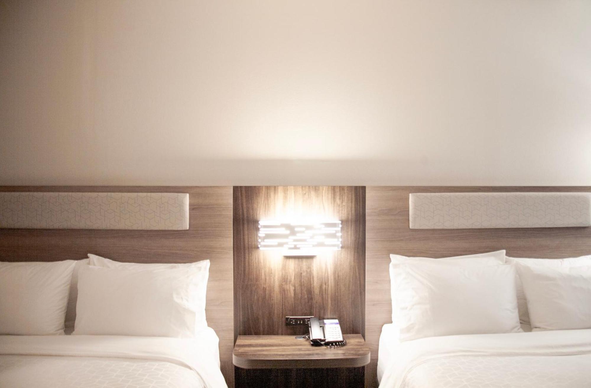 Holiday Inn Express & Suites Overland Park By Ihg Bagian luar foto