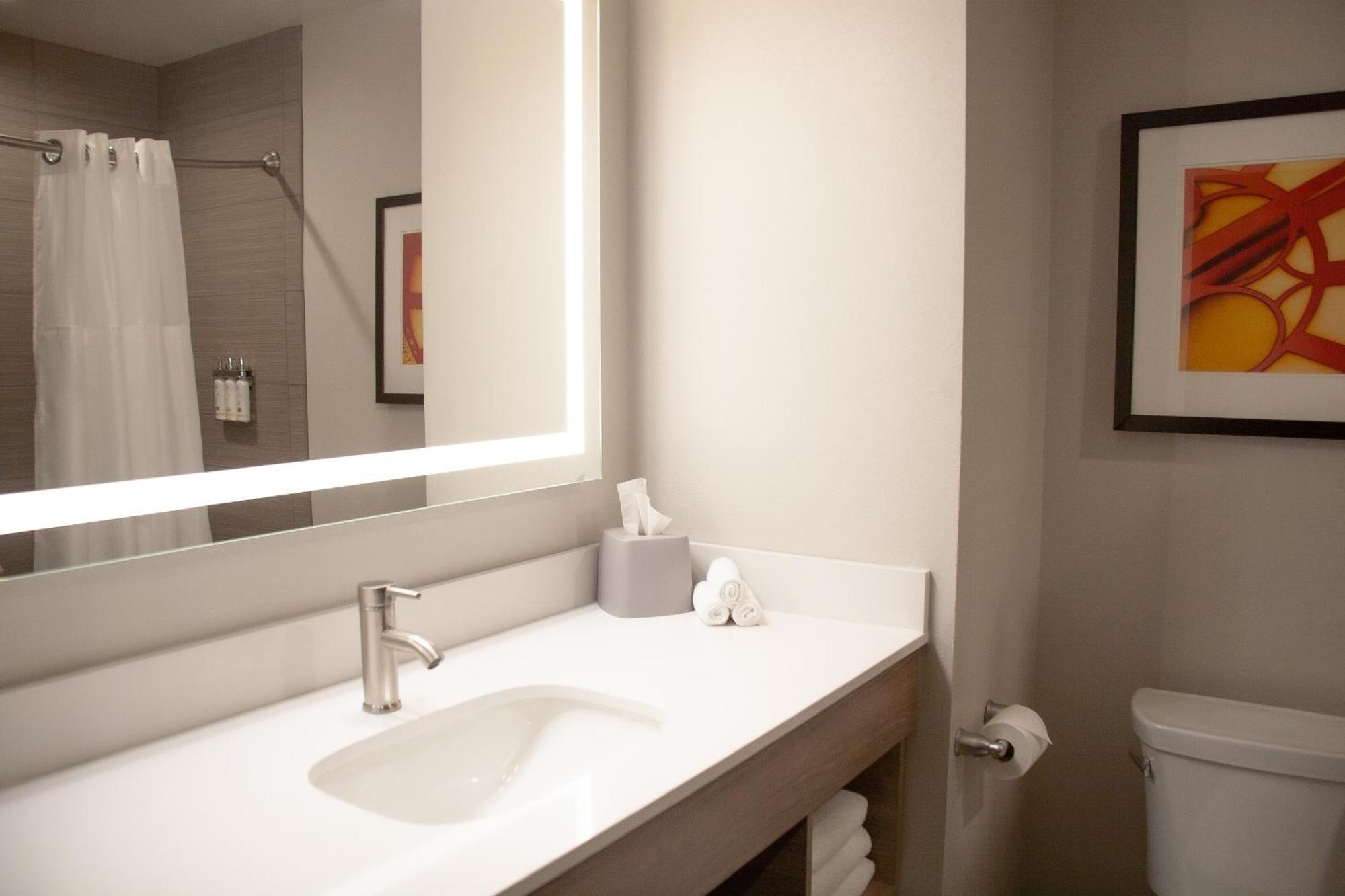 Holiday Inn Express & Suites Overland Park By Ihg Bagian luar foto