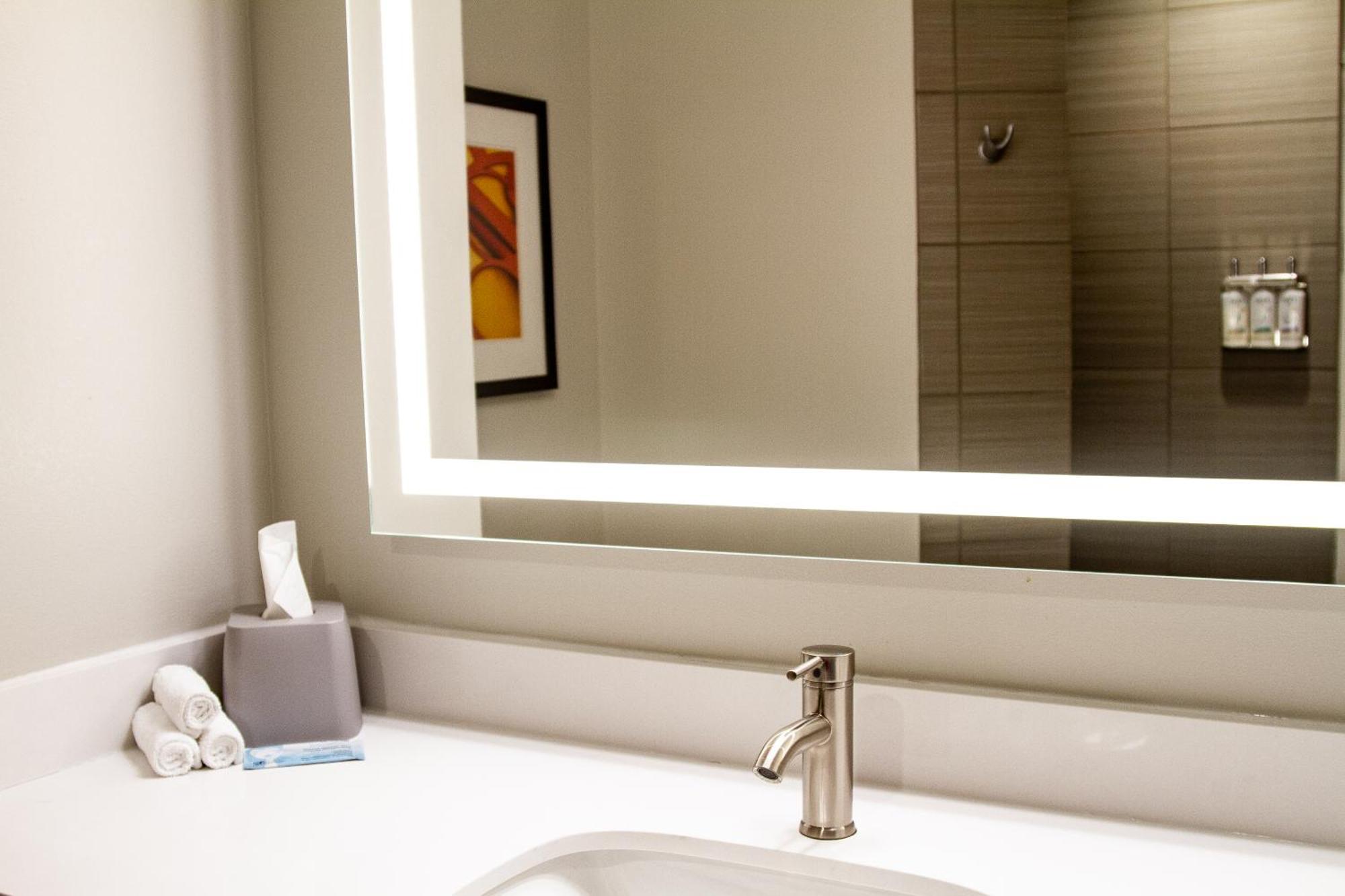 Holiday Inn Express & Suites Overland Park By Ihg Bagian luar foto