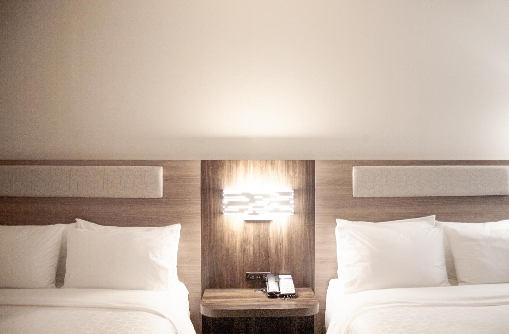 Holiday Inn Express & Suites Overland Park By Ihg Bagian luar foto