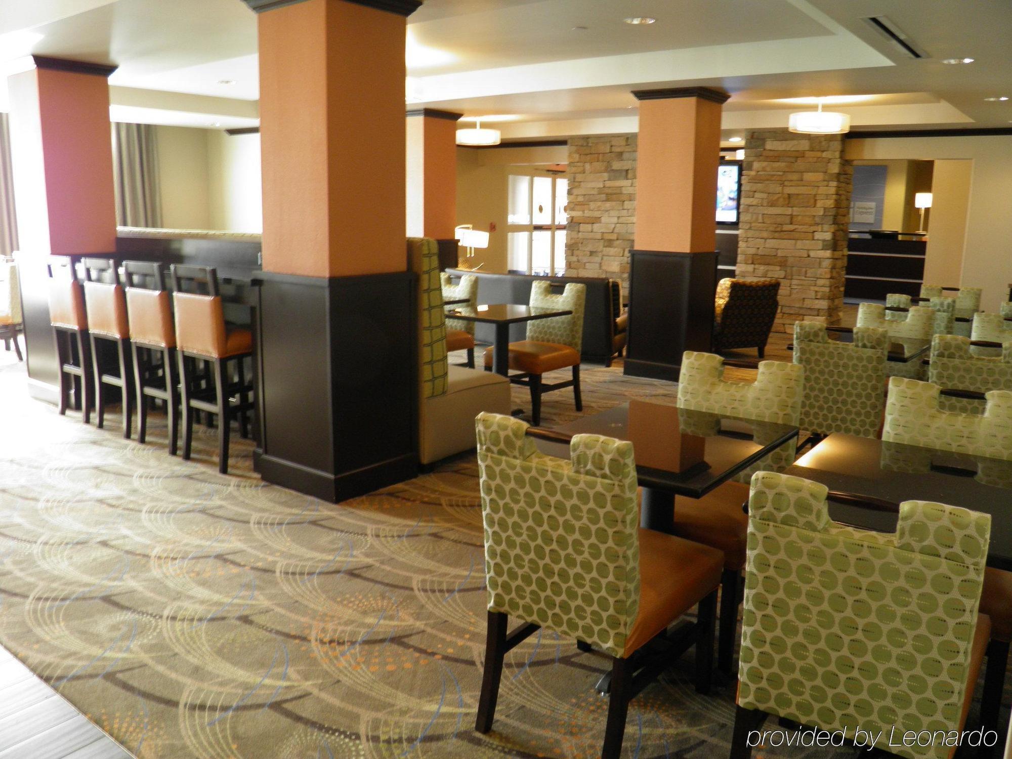 Holiday Inn Express & Suites Overland Park By Ihg Bagian luar foto