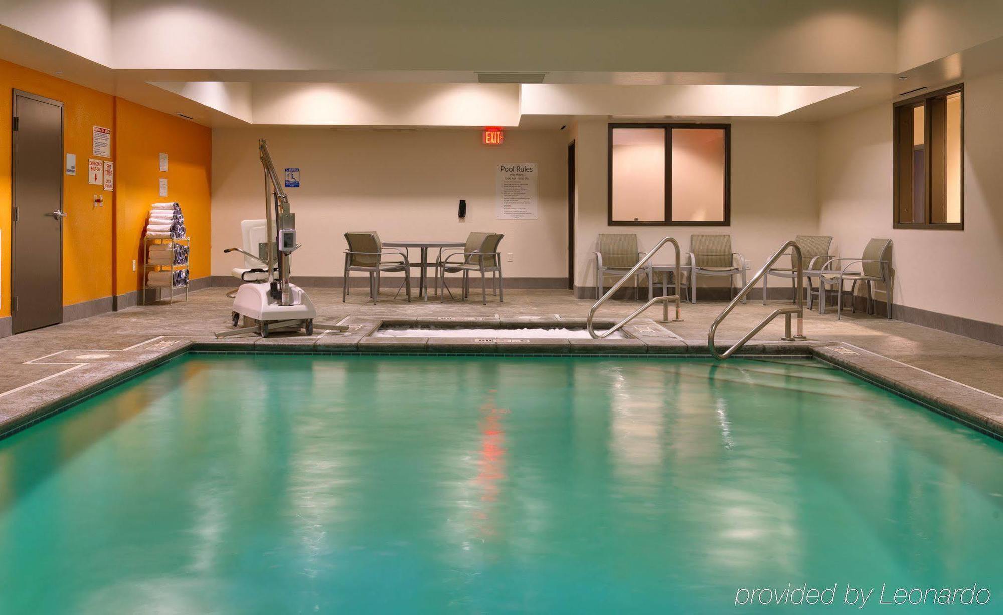 Holiday Inn Express & Suites Overland Park By Ihg Bagian luar foto