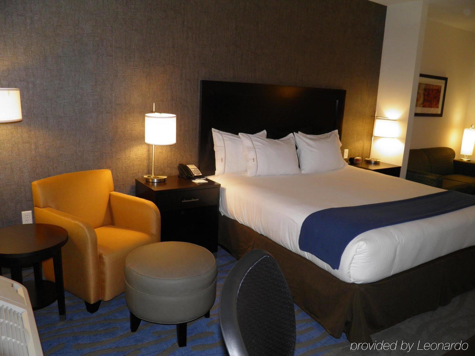 Holiday Inn Express & Suites Overland Park By Ihg Bagian luar foto