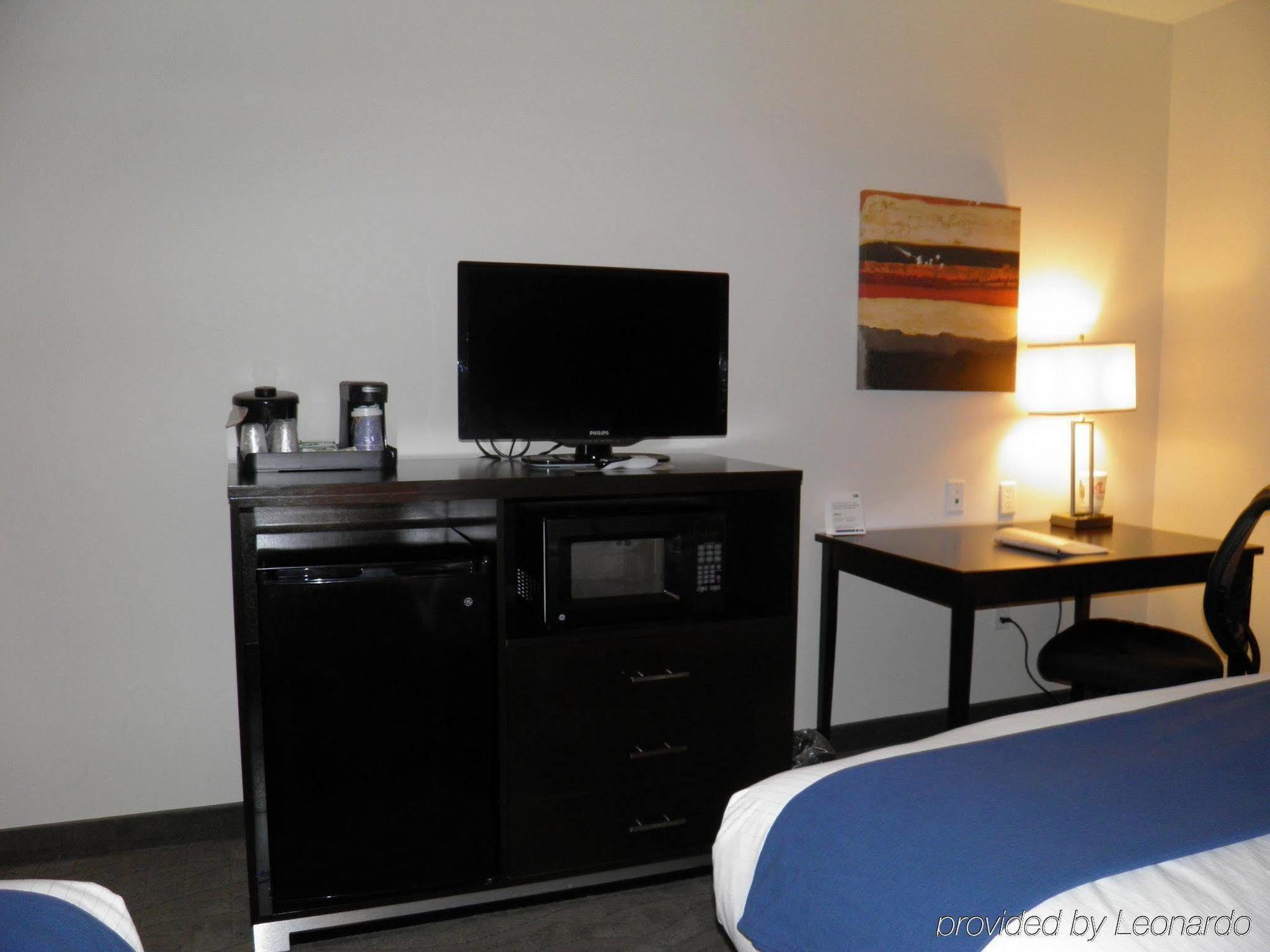 Holiday Inn Express & Suites Overland Park By Ihg Bagian luar foto
