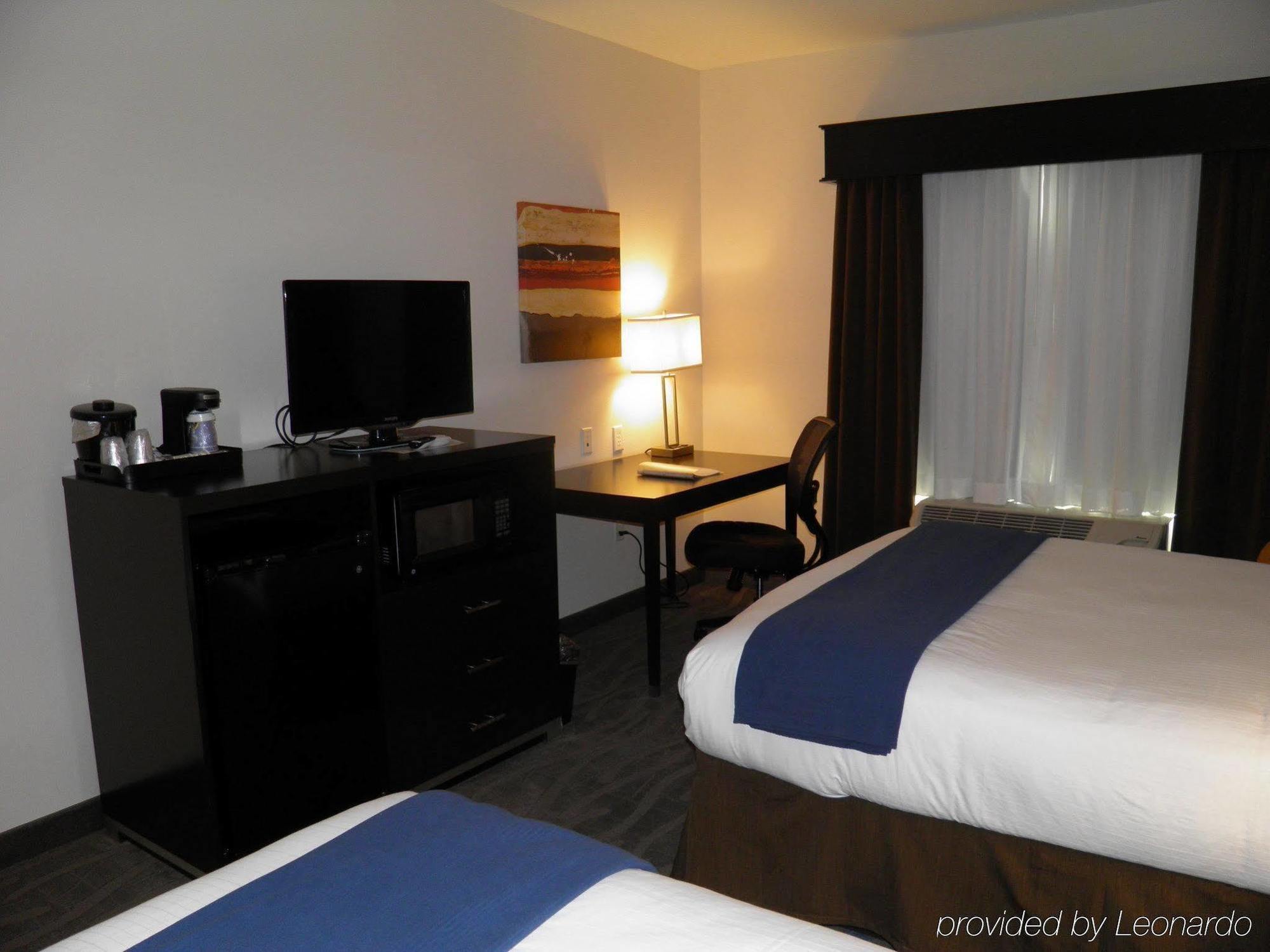 Holiday Inn Express & Suites Overland Park By Ihg Bagian luar foto