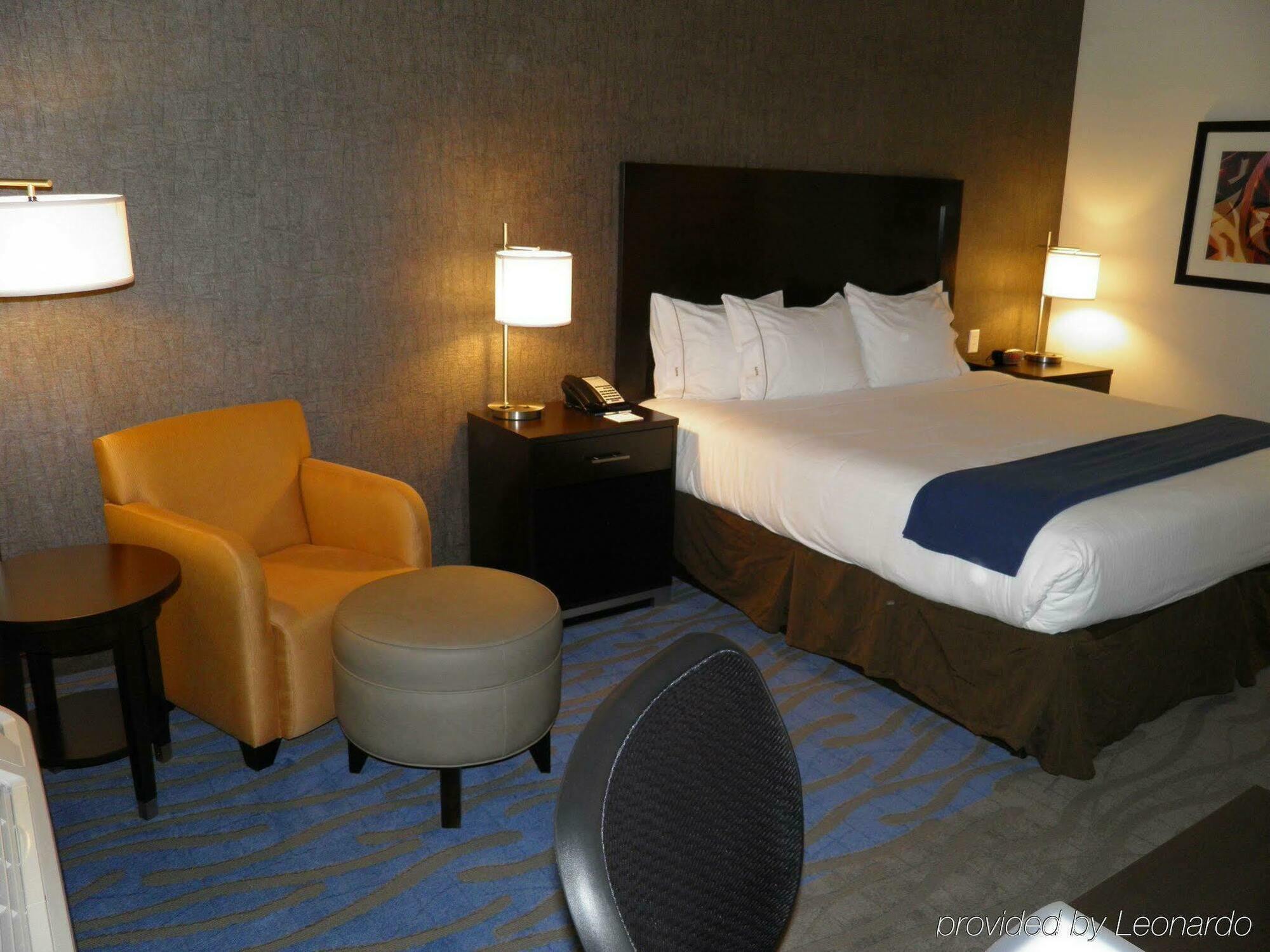 Holiday Inn Express & Suites Overland Park By Ihg Bagian luar foto