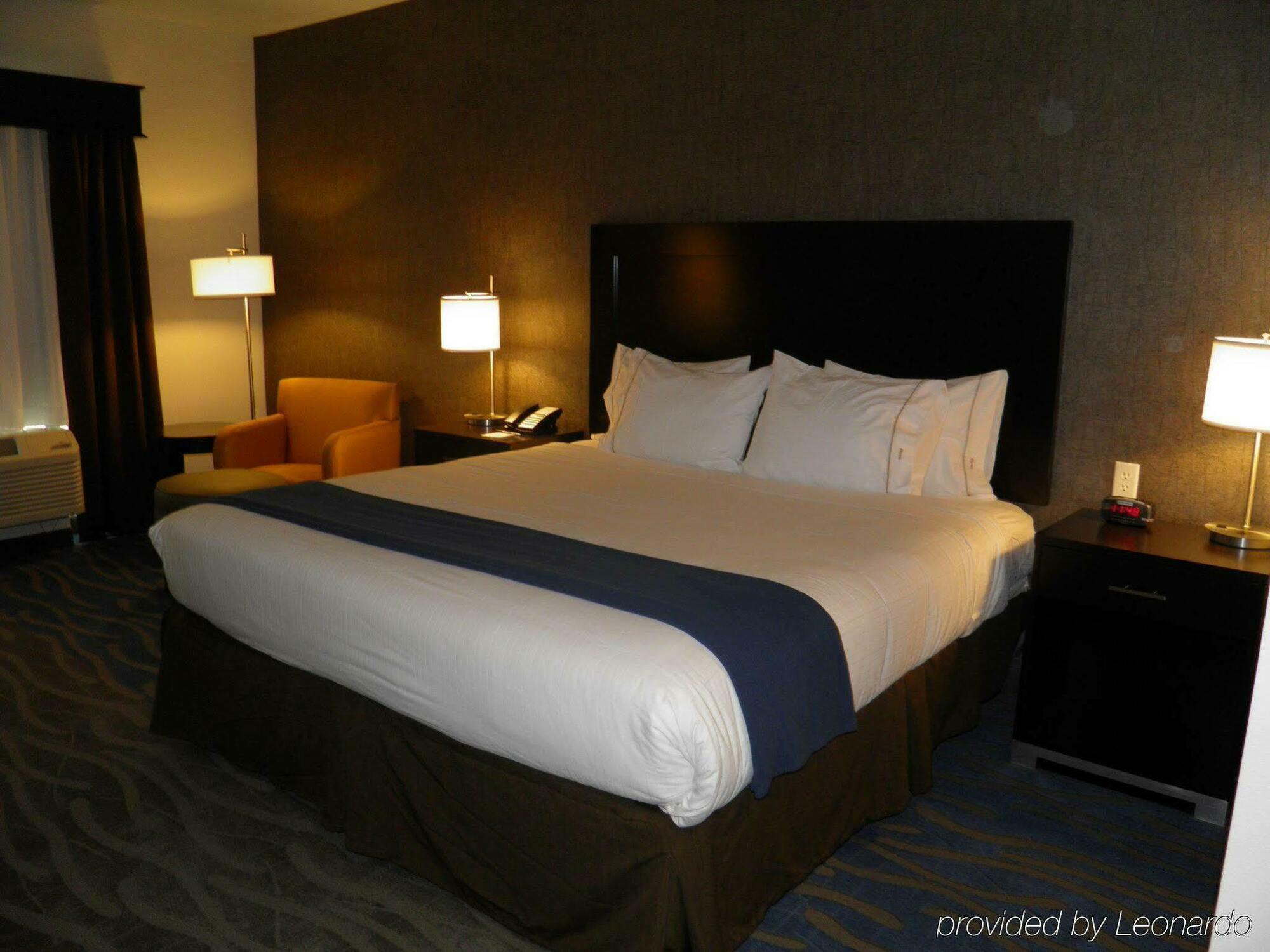 Holiday Inn Express & Suites Overland Park By Ihg Bagian luar foto