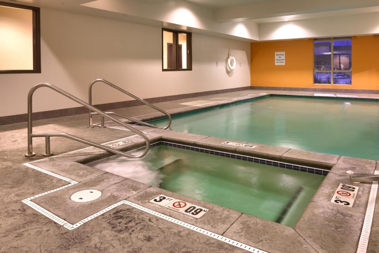 Holiday Inn Express & Suites Overland Park By Ihg Bagian luar foto