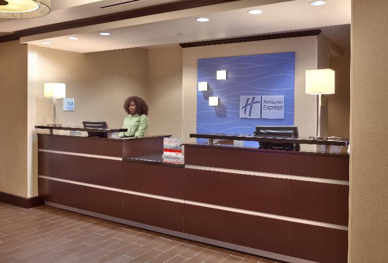 Holiday Inn Express & Suites Overland Park By Ihg Bagian luar foto
