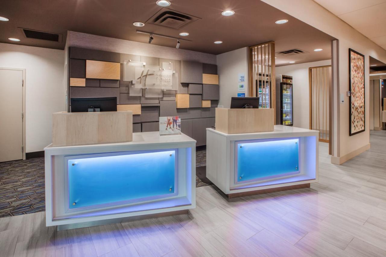 Holiday Inn Express & Suites Overland Park By Ihg Bagian luar foto