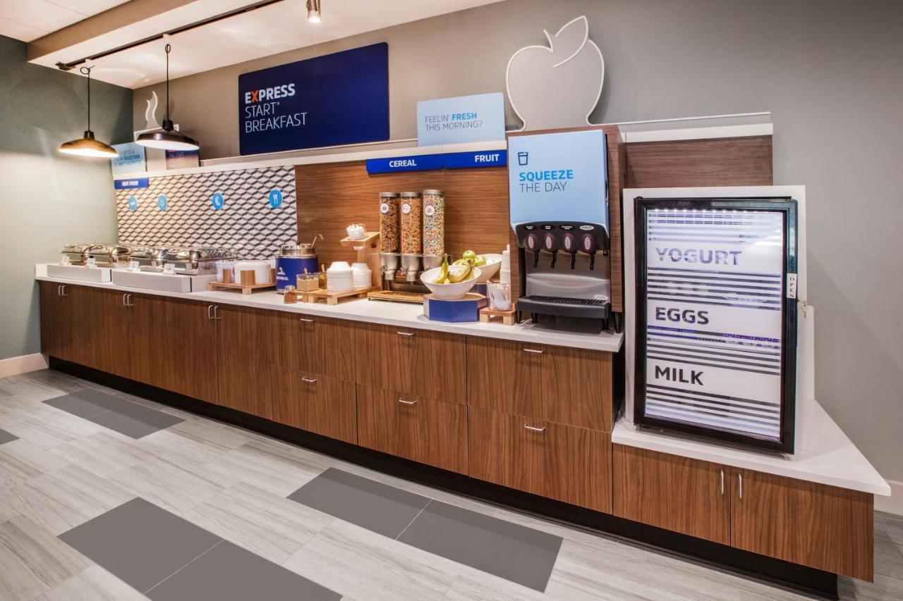 Holiday Inn Express & Suites Overland Park By Ihg Bagian luar foto