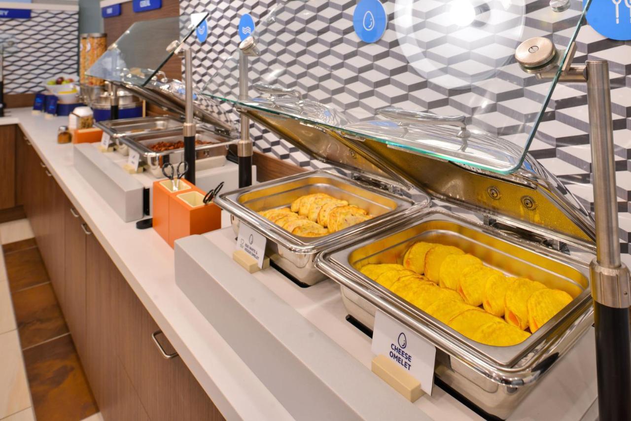 Holiday Inn Express & Suites Overland Park By Ihg Bagian luar foto