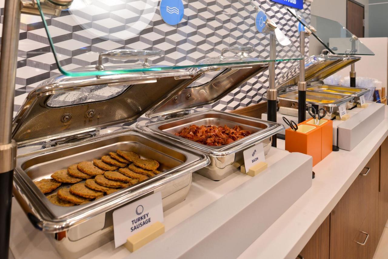 Holiday Inn Express & Suites Overland Park By Ihg Bagian luar foto